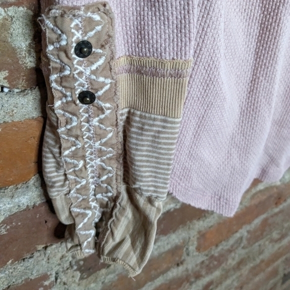 Free People‎ We the Free Medium Pale Pink Thermal V-Neck w/ Decorative Sleeves - Picture 2 of 11
